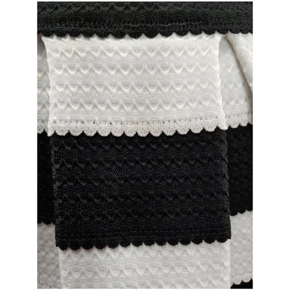 EXPRESS black and white striped pleated skirt - Picture 4 of 4